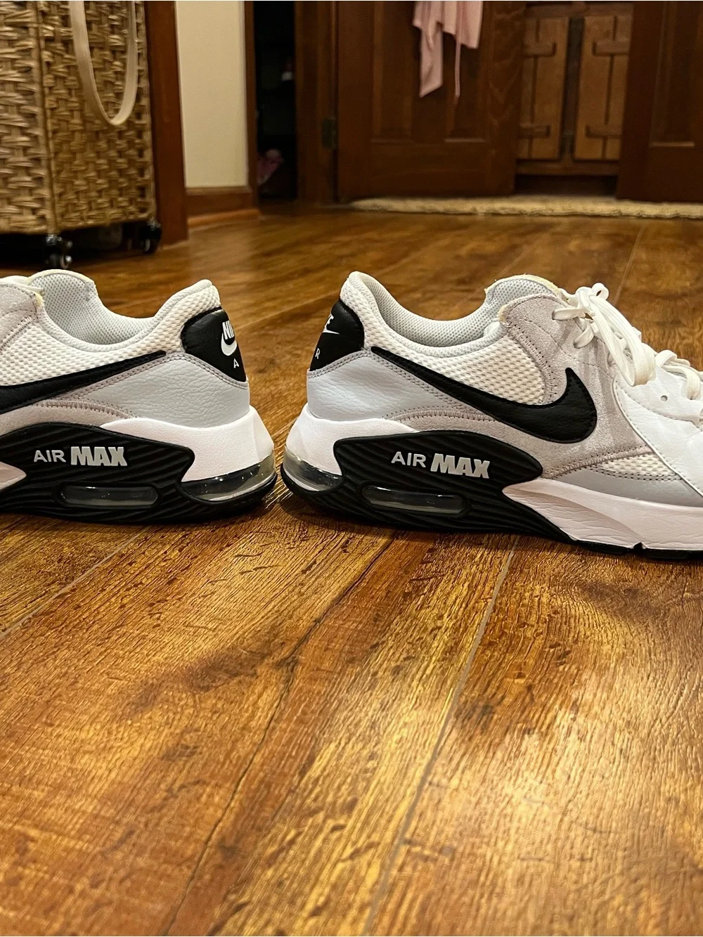 Nike Airmax Men’s White and Black Low-Top Sneakers